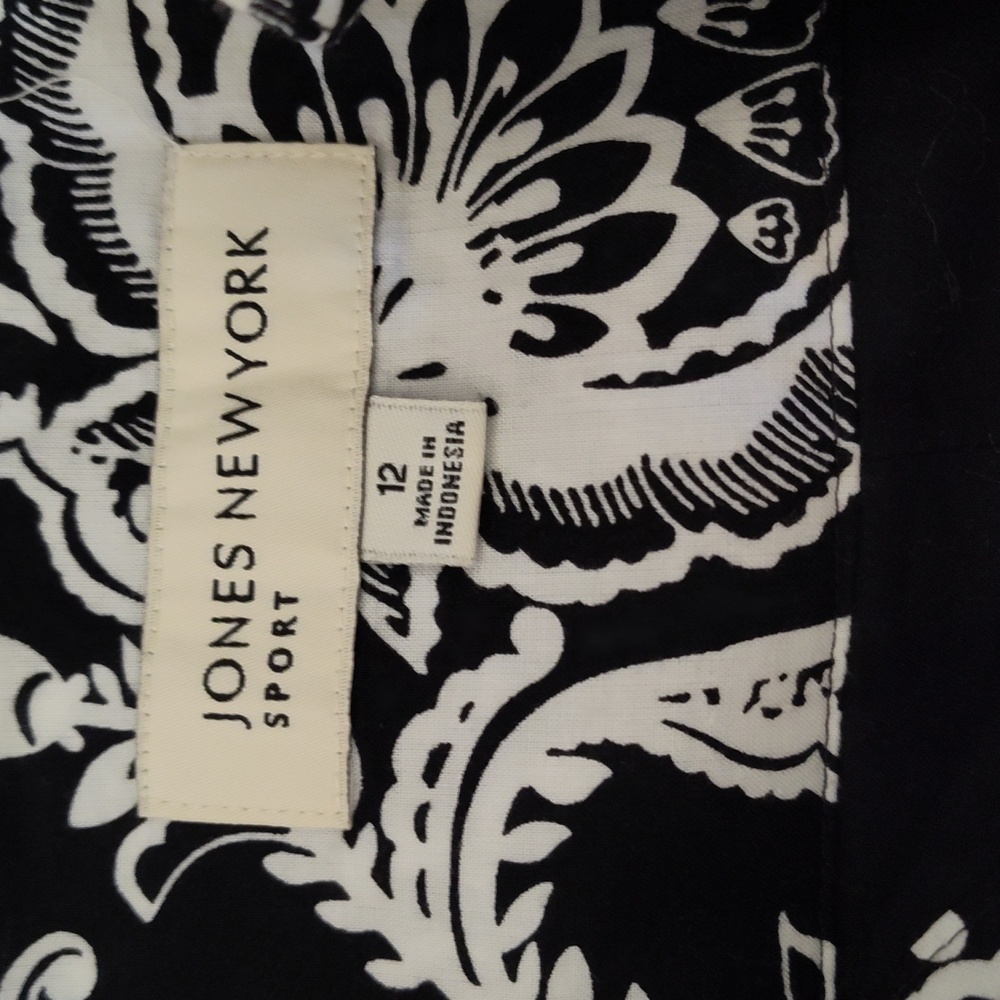 Jones New York Black and White Patterned Broomstick (Tiered) Skirt, Size 12 - Picture 3 of 5